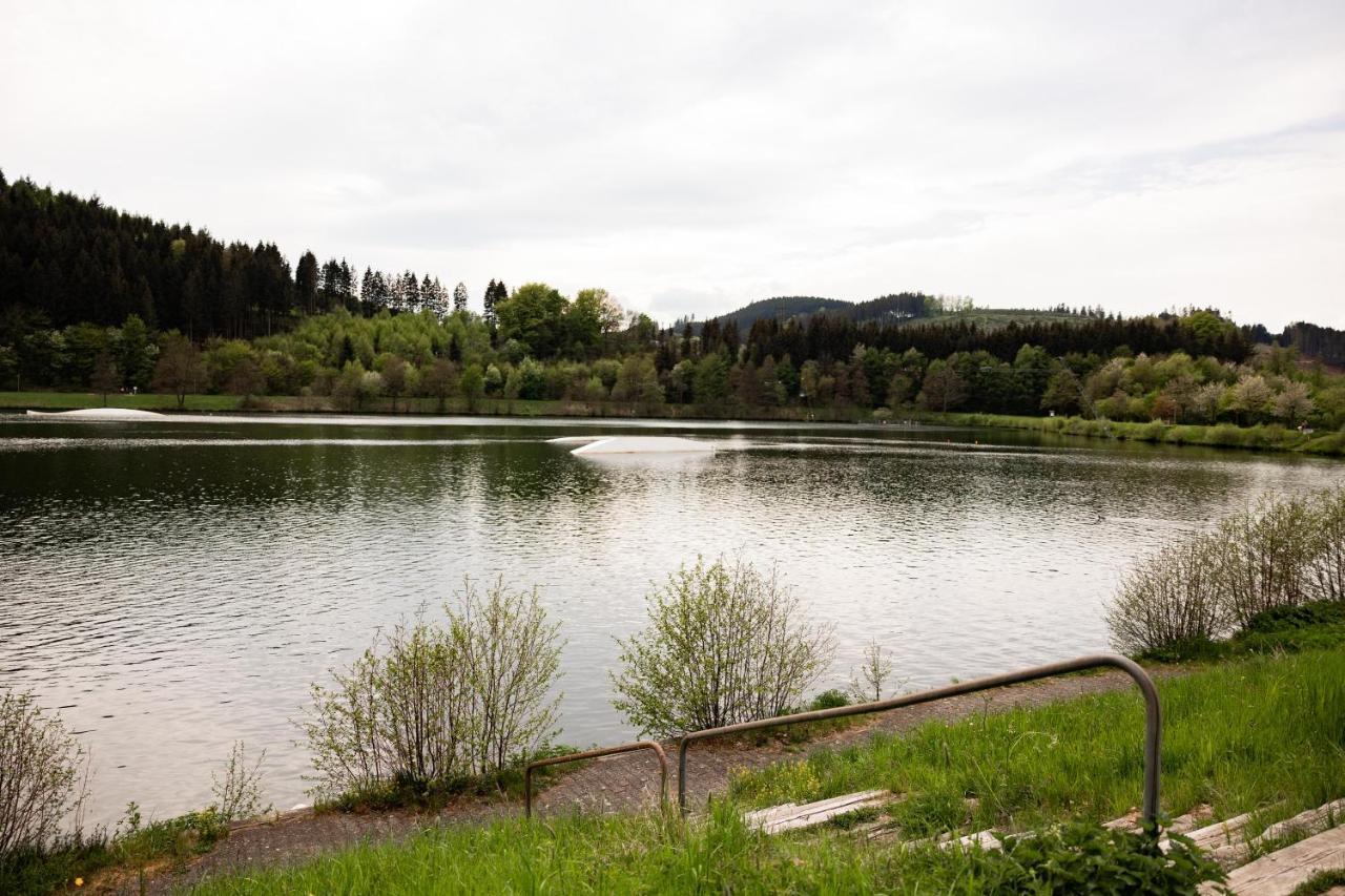 Ferienwohnung Mit Seeblick — Sport Und Erholung Winterberg Ngoại thất bức ảnh